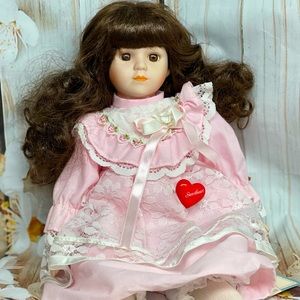 Dynasty Series Porcelain Sweetheart Doll Christina